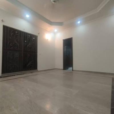 Beautiful Upper Portion 1 Kanal DHA Phase 4 Lahore