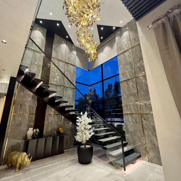 Touring a Most beautiful & Luxurious Modern House for Sale in Phase 7 DHA Lahore.-2